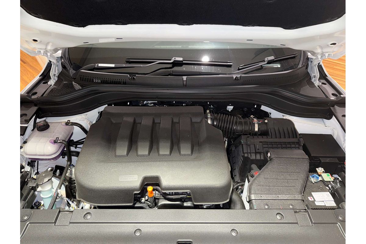 2024 Mahindra XUV700 AX7