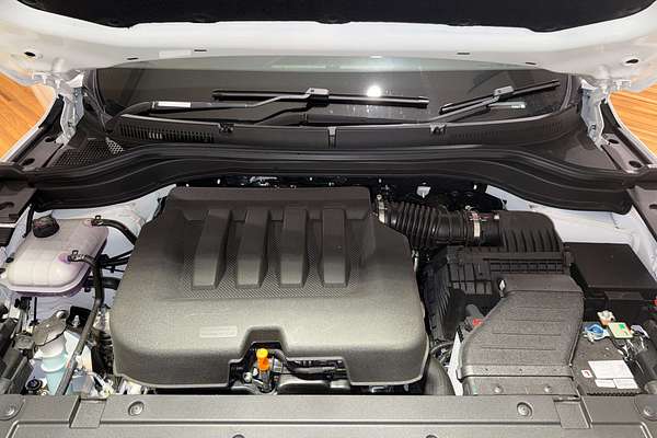 2024 Mahindra XUV700 AX7