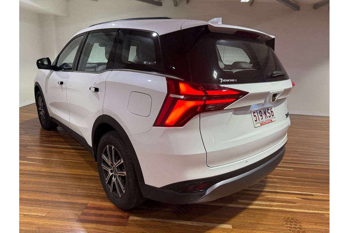 2024 Mahindra XUV700 AX7