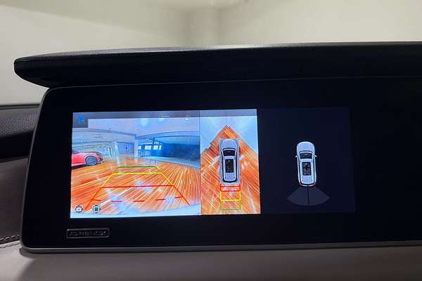 2024 Mahindra XUV700 AX7