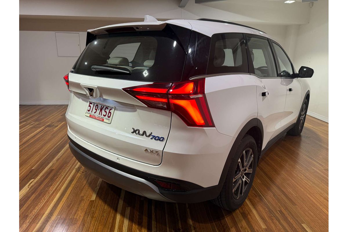 2024 Mahindra XUV700 AX7