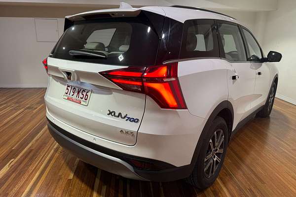 2024 Mahindra XUV700 AX7