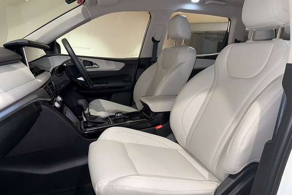 2024 Mahindra XUV700 AX7