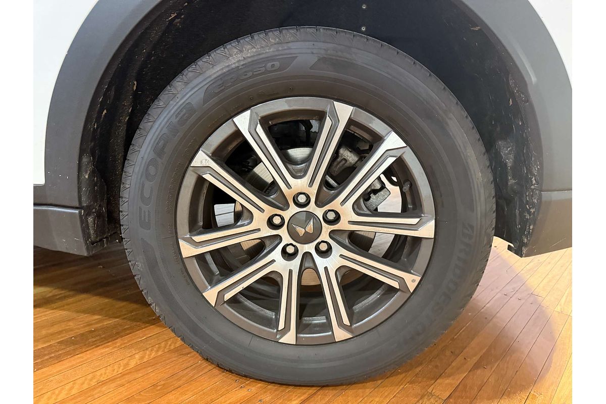 2024 Mahindra XUV700 AX7