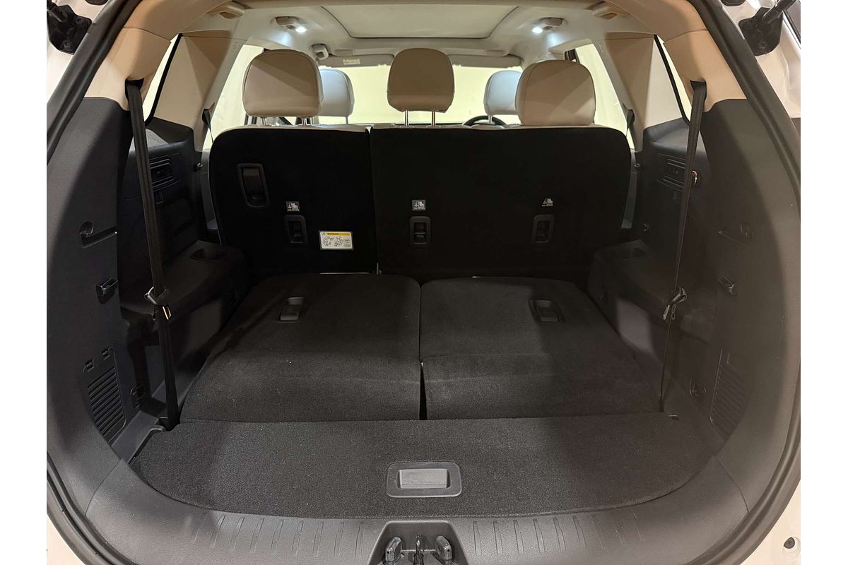 2024 Mahindra XUV700 AX7
