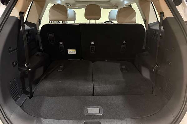 2024 Mahindra XUV700 AX7