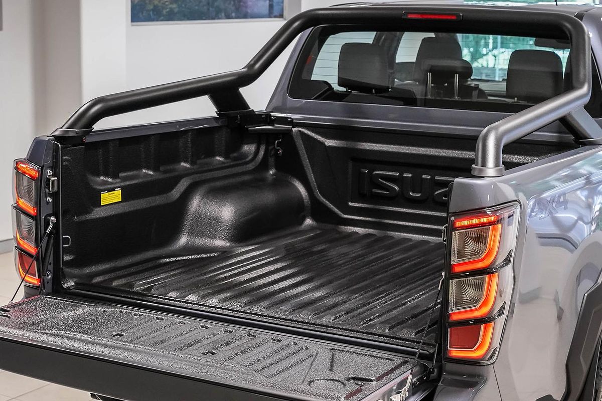 2025 Isuzu D-MAX BLADE 4X4