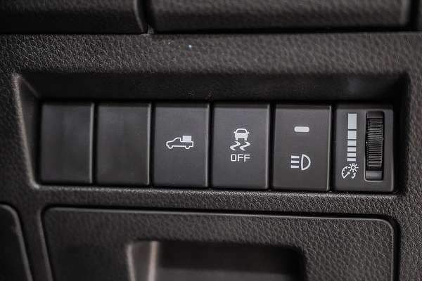 2025 Isuzu D-MAX BLADE 4X4