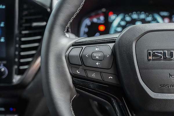 2025 Isuzu D-MAX BLADE 4X4