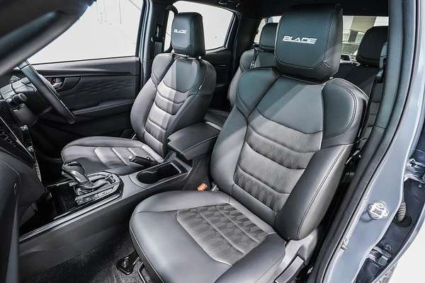 2025 Isuzu D-MAX BLADE 4X4