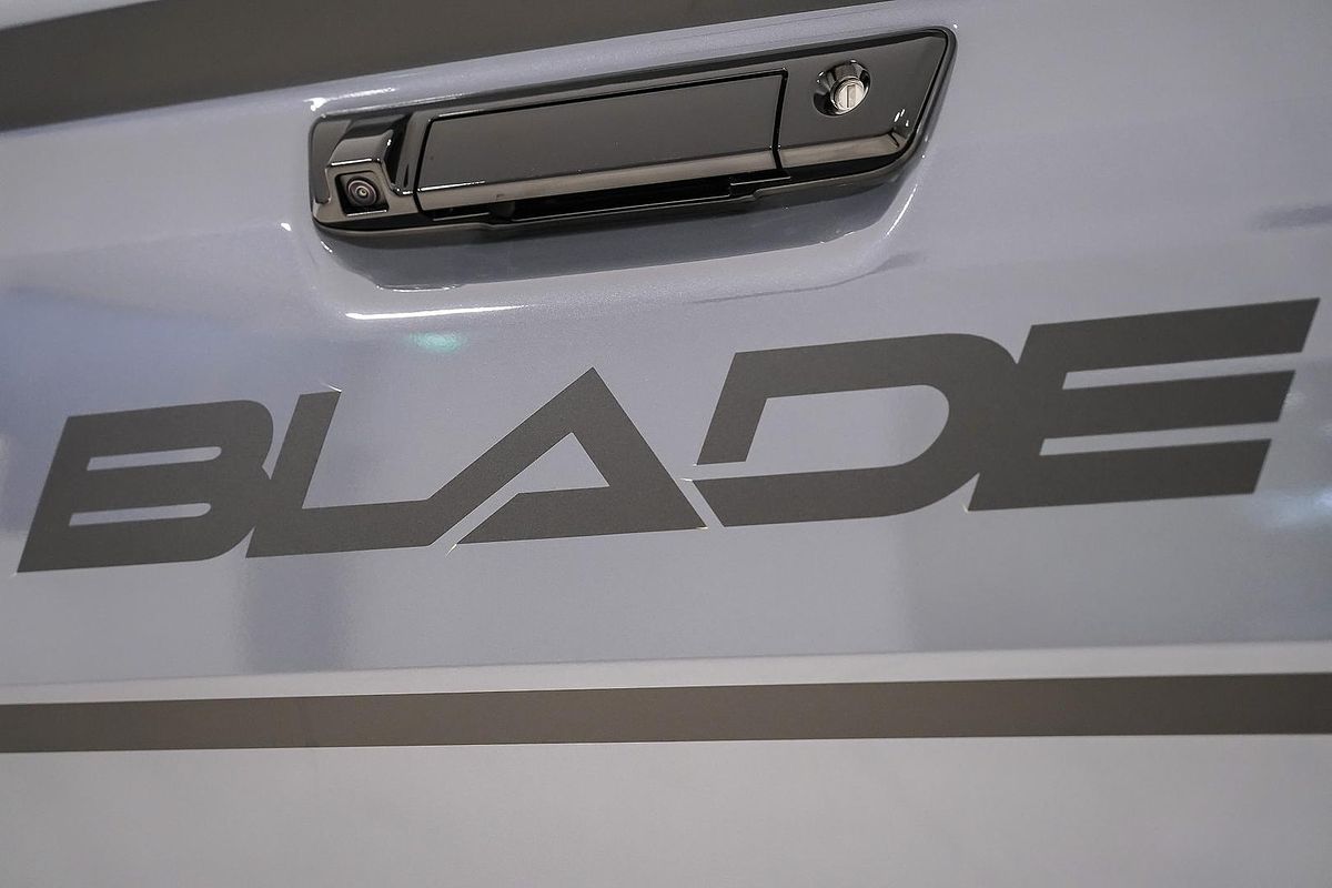 2025 Isuzu D-MAX BLADE 4X4