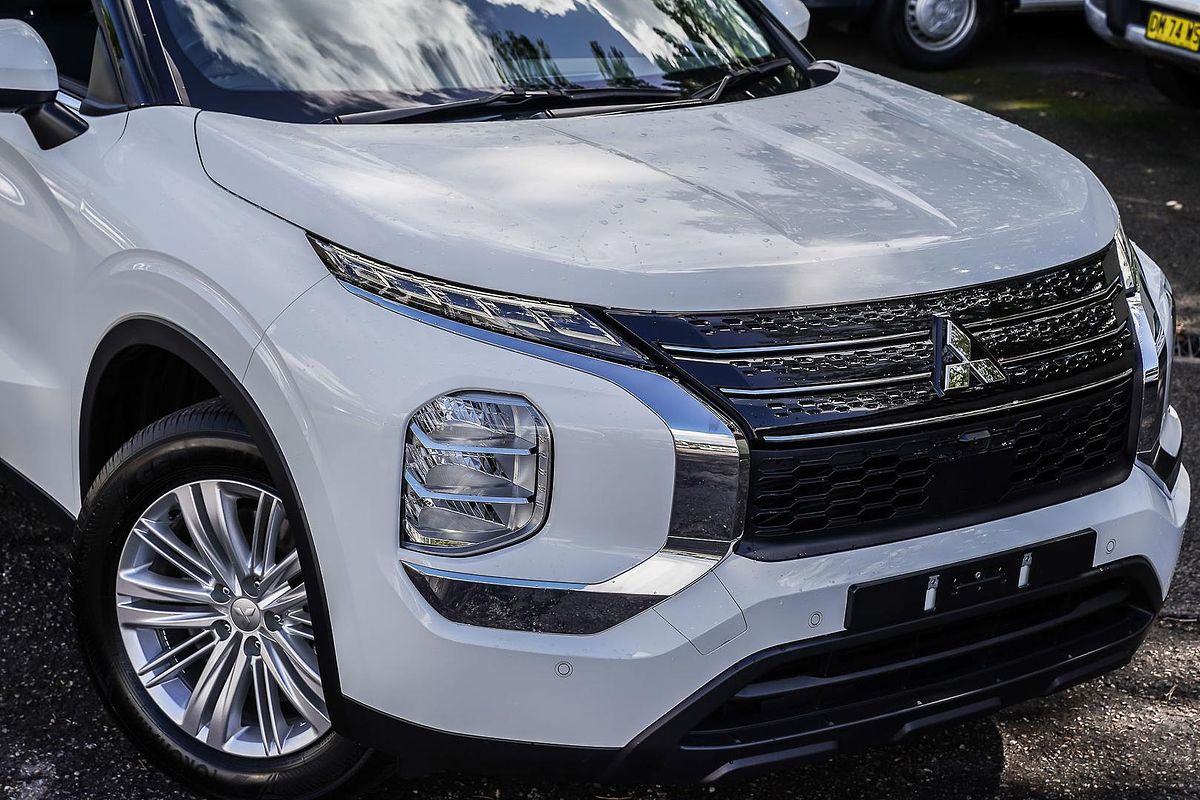 2024 Mitsubishi Outlander ES ZM