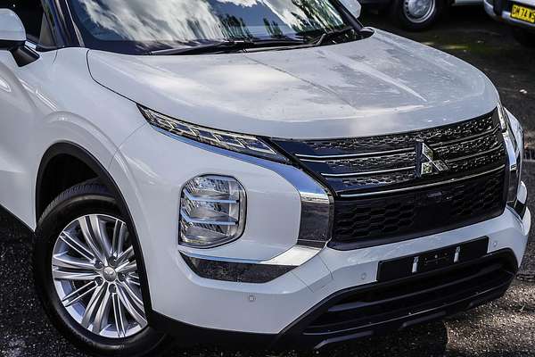 2024 Mitsubishi Outlander ES ZM
