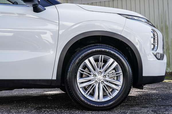 2024 Mitsubishi Outlander ES ZM