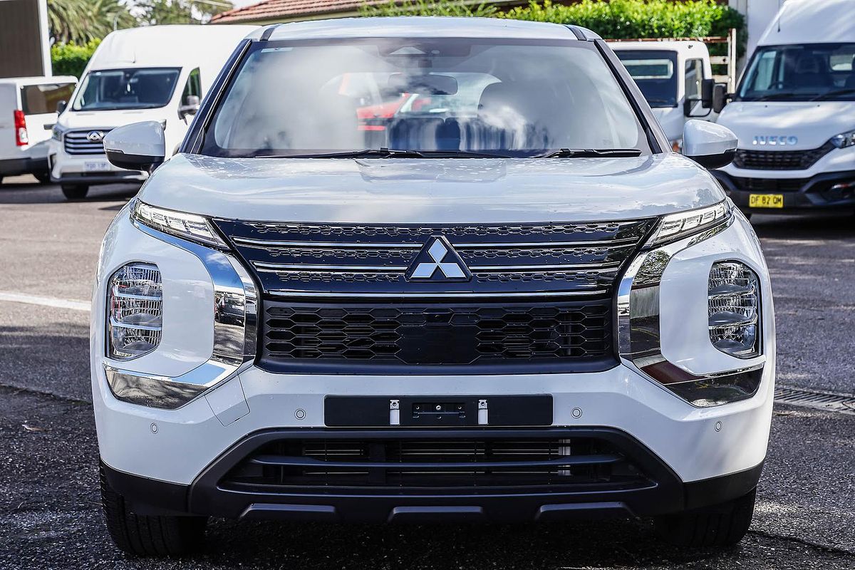 2024 Mitsubishi Outlander ES ZM