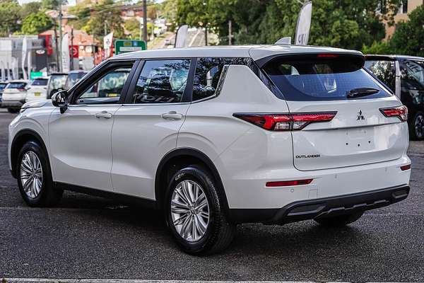 2024 Mitsubishi Outlander ES ZM