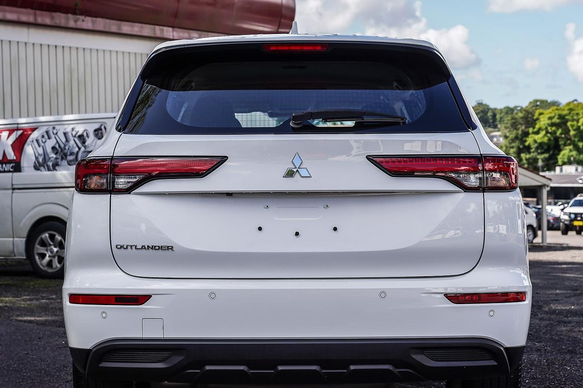 2024 Mitsubishi Outlander ES ZM