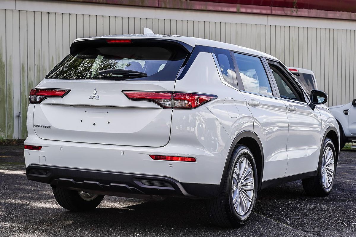 2024 Mitsubishi Outlander ES ZM
