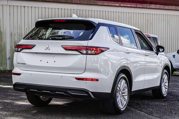 2024 Mitsubishi Outlander ES ZM