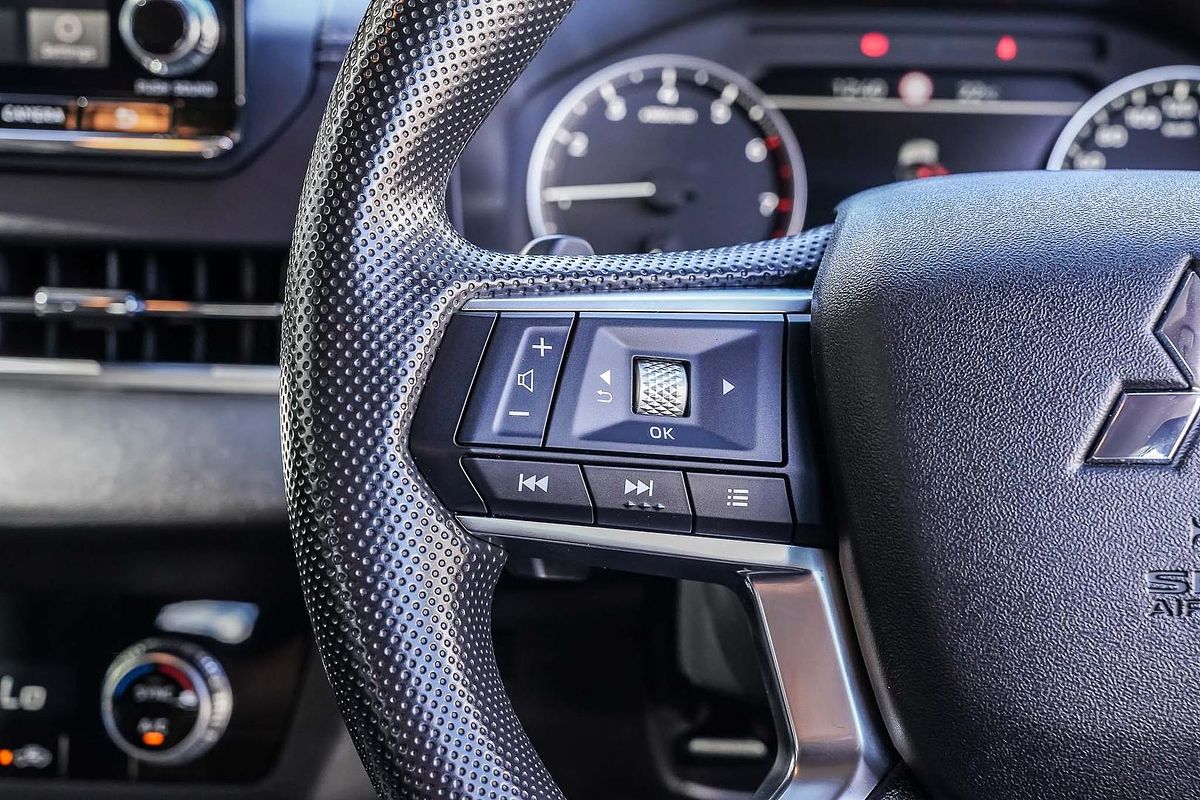 2024 Mitsubishi Outlander ES ZM