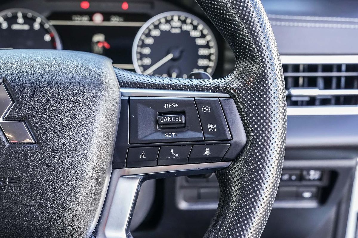 2024 Mitsubishi Outlander ES ZM