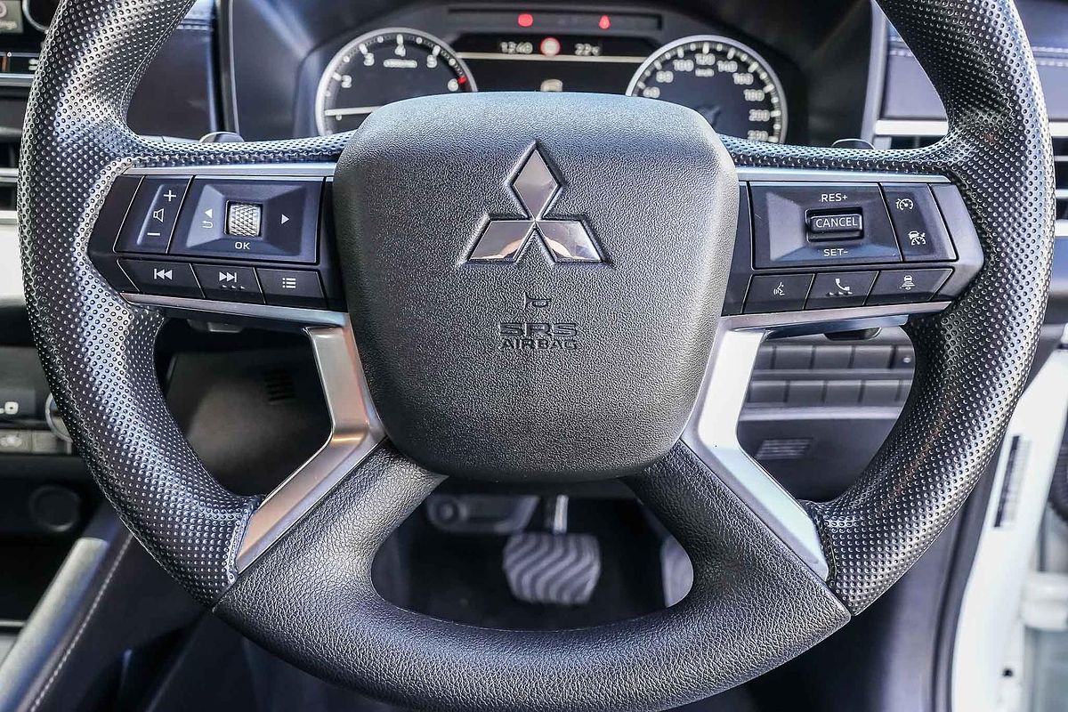 2024 Mitsubishi Outlander ES ZM