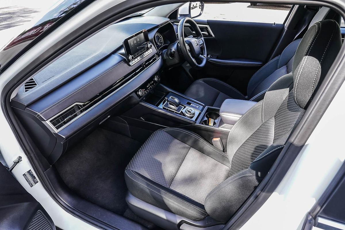 2024 Mitsubishi Outlander ES ZM