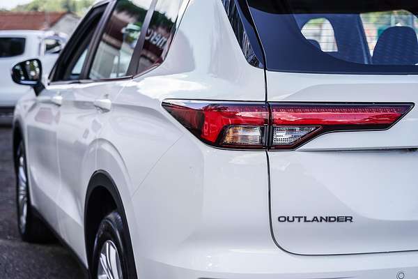 2024 Mitsubishi Outlander ES ZM