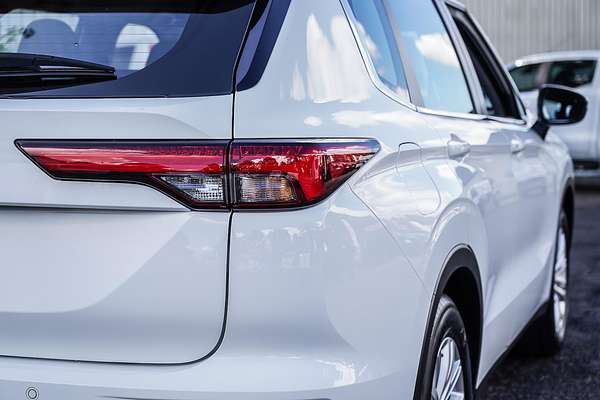 2024 Mitsubishi Outlander ES ZM