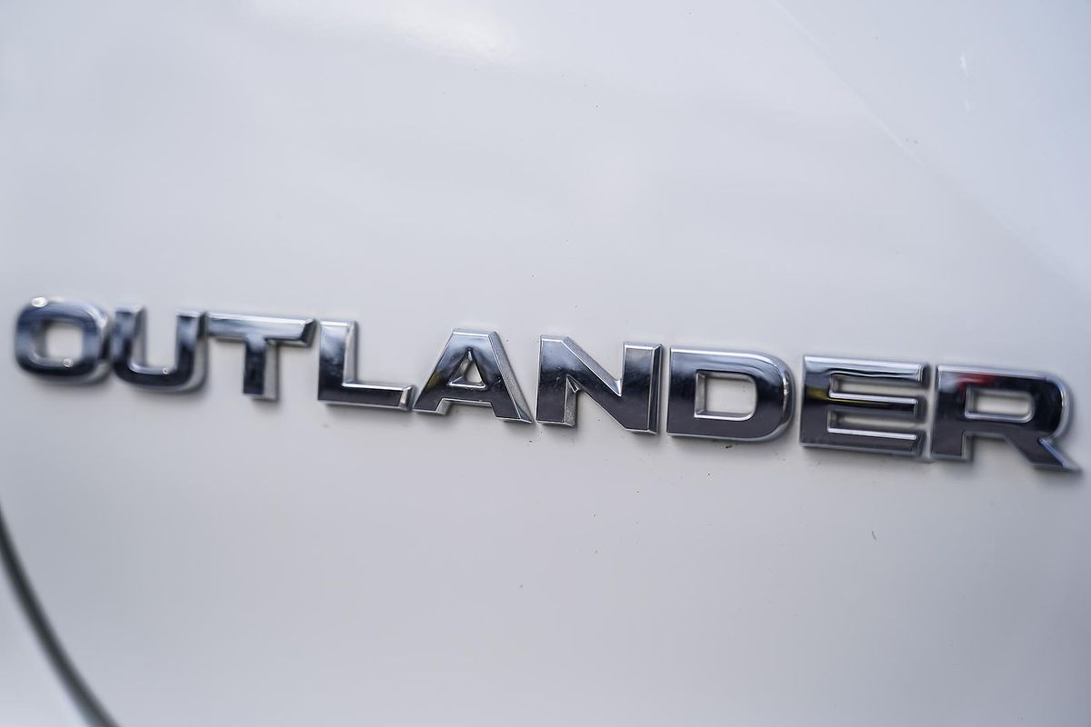 2024 Mitsubishi Outlander ES ZM