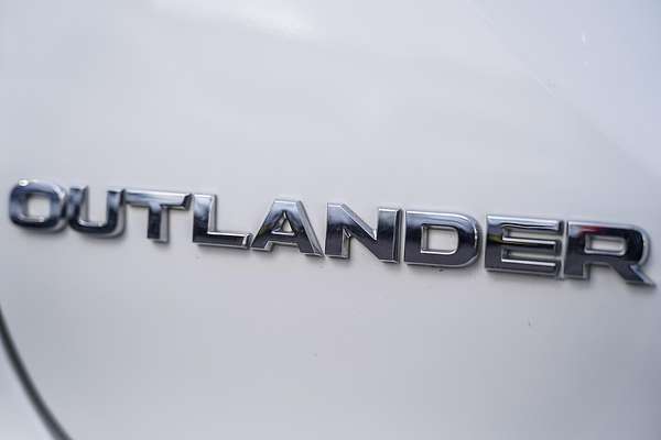 2024 Mitsubishi Outlander ES ZM