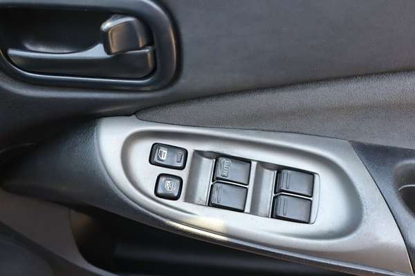 2005 Nissan Pulsar ST-L N16 MY04