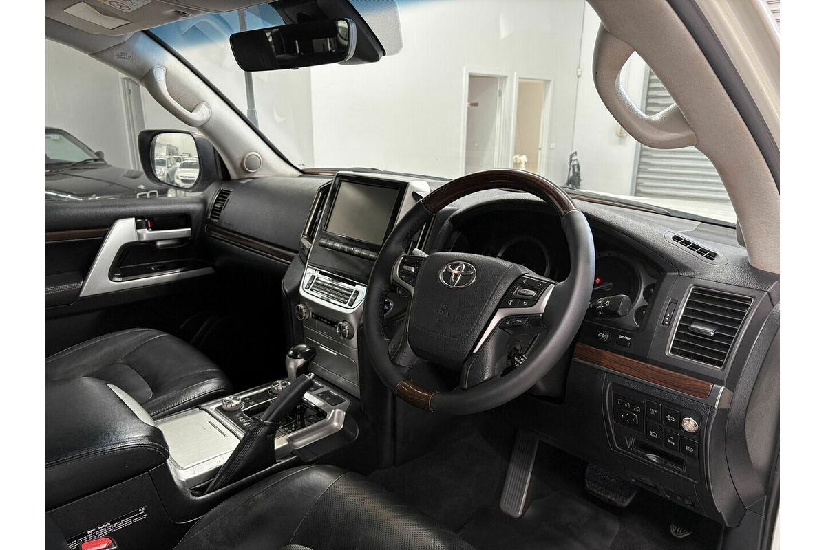 2016 Toyota Landcruiser Sahara VDJ200R