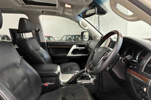 2016 Toyota Landcruiser Sahara VDJ200R