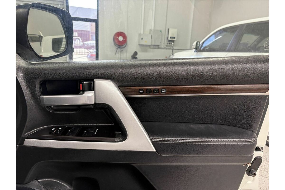 2016 Toyota Landcruiser Sahara VDJ200R