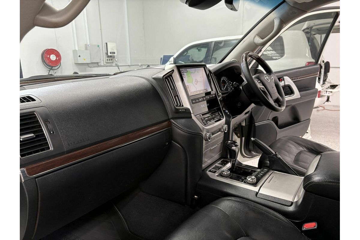 2016 Toyota Landcruiser Sahara VDJ200R