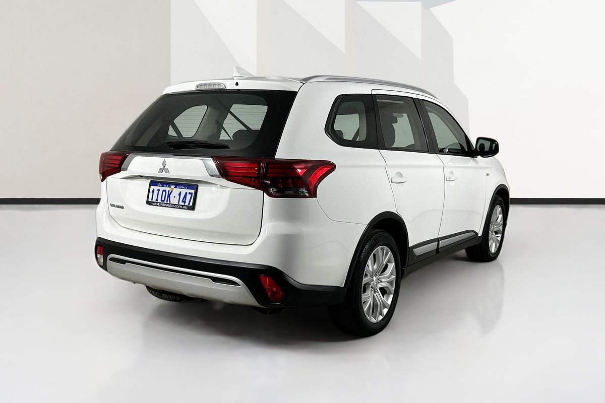 Vehicle photo 9