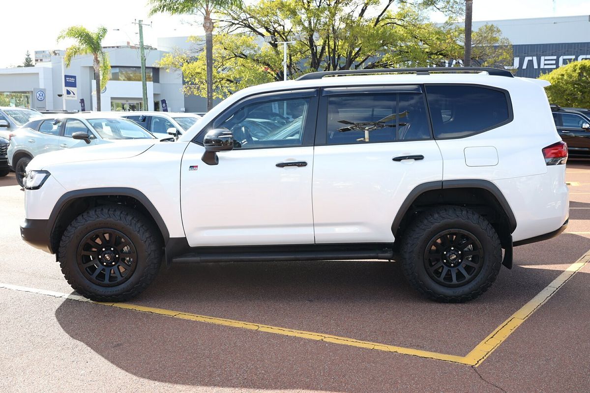 2023 Toyota Landcruiser GR Sport FJA300R