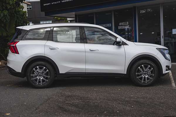 2025 Mahindra XUV700 AX7L