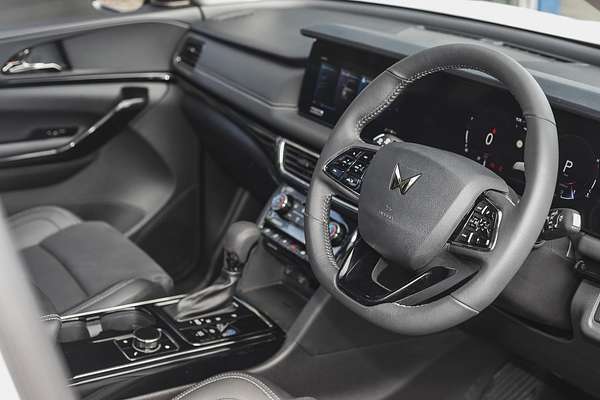 2025 Mahindra XUV700 AX7L
