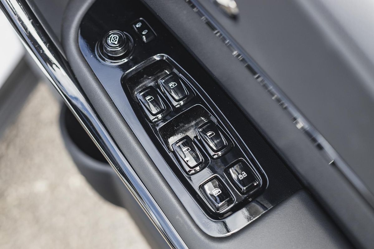 2025 Mahindra XUV700 AX7L