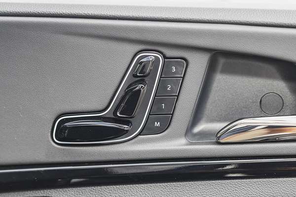 2025 Mahindra XUV700 AX7L