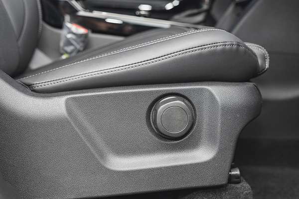 2025 Mahindra XUV700 AX7L