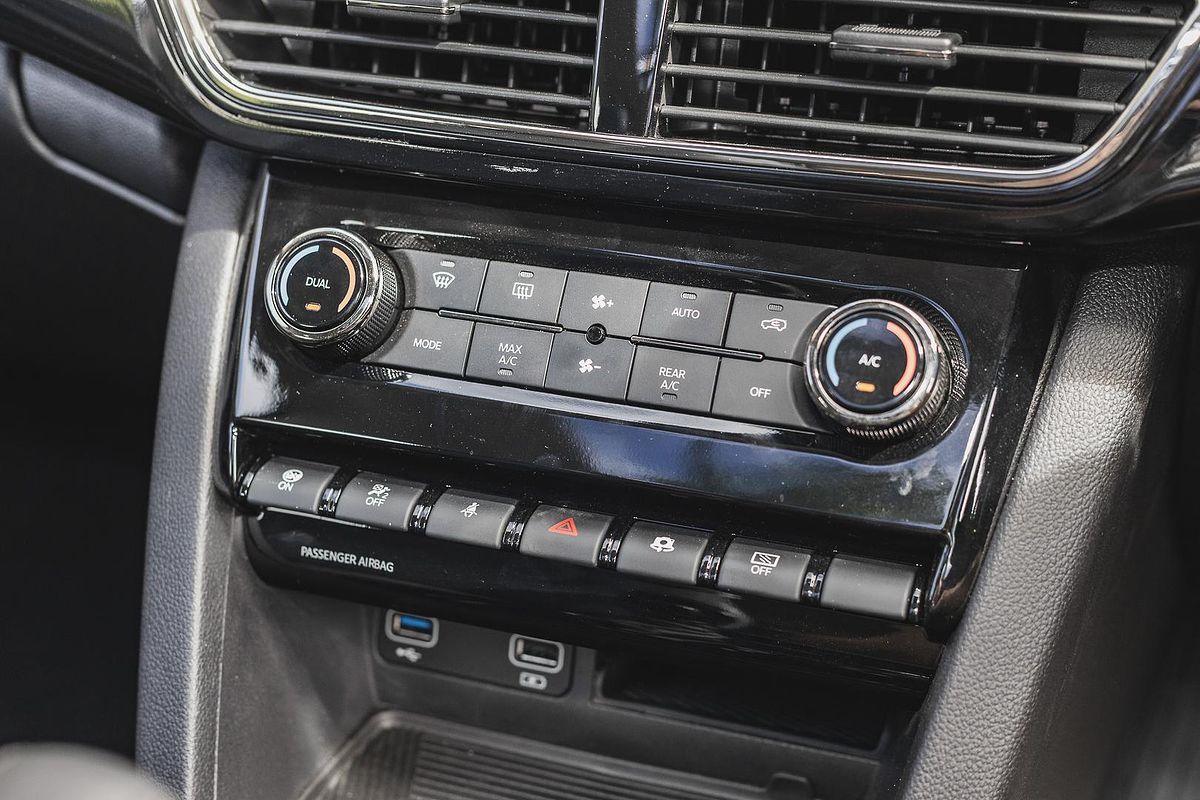 2025 Mahindra XUV700 AX7L