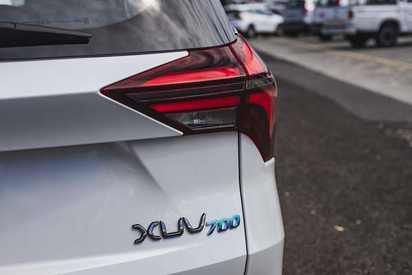2025 Mahindra XUV700 AX7L