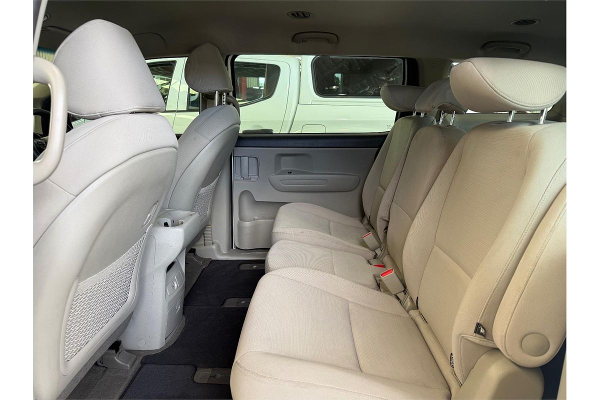 2017 Kia Carnival S YP