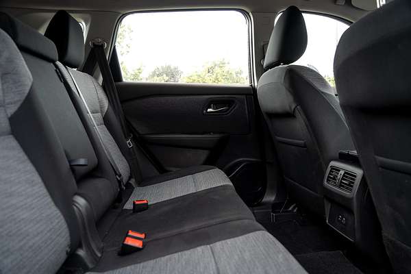 2024 Nissan X-TRAIL ST T33