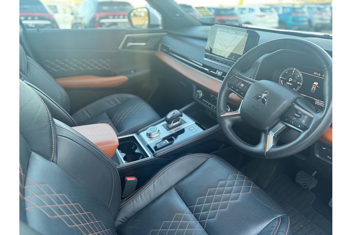 2022 Mitsubishi Outlander PHEV Exceed Tourer ZM