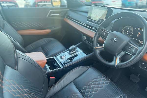2022 Mitsubishi Outlander PHEV Exceed Tourer ZM