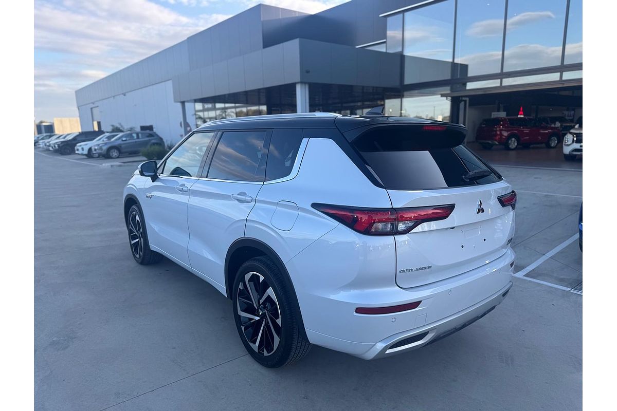 2022 Mitsubishi Outlander PHEV Exceed Tourer ZM